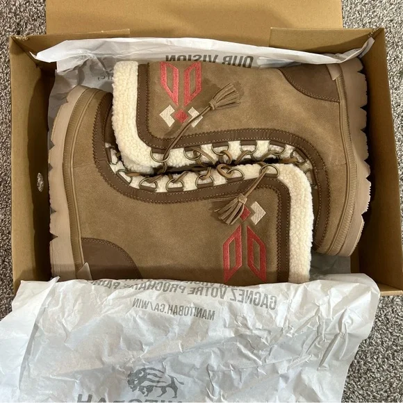 Manitobah Anakwa Tall Mukluk in Oak / Chene | Size 8 - Picture 3 of 8